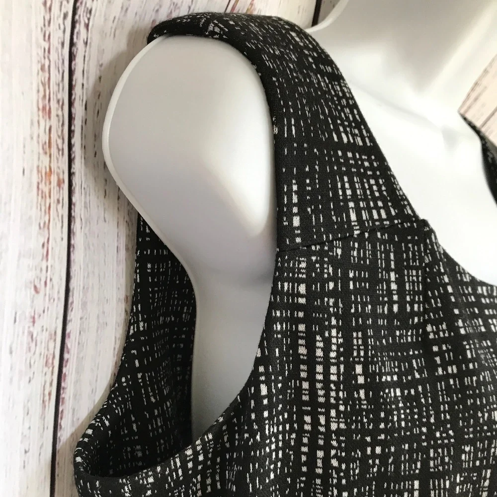 Calvin Klein Women’s Black & White Geometric Sleeveless Dress - Picture 5 of 14